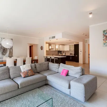 Pender Lux Complex - 3br Unit With Private Parking By 360 Estates *