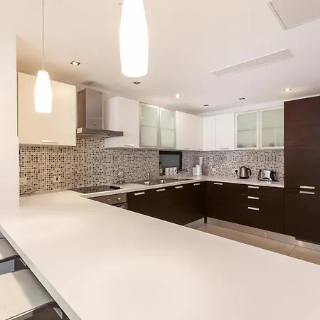 Apartament Pender Lux Complex - 3br Unit With Private Parking By 360 Estates