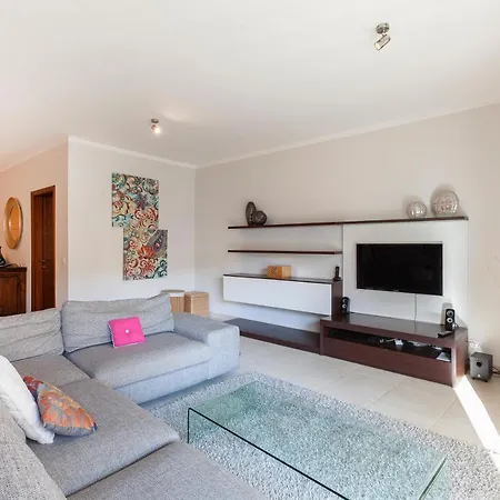 Pender Lux Complex - 3br Unit With Private Parking By 360 Estates *