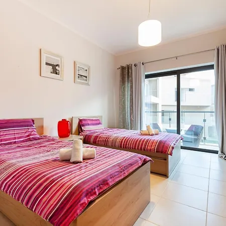 Pender Lux Complex - 3br Unit With Private Parking By 360 Estates *