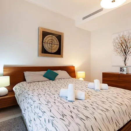Pender Lux Complex - 3br Unit With Private Parking By 360 Estates *