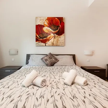 Pender Lux Complex - 3br Unit With Private Parking By 360 Estates *